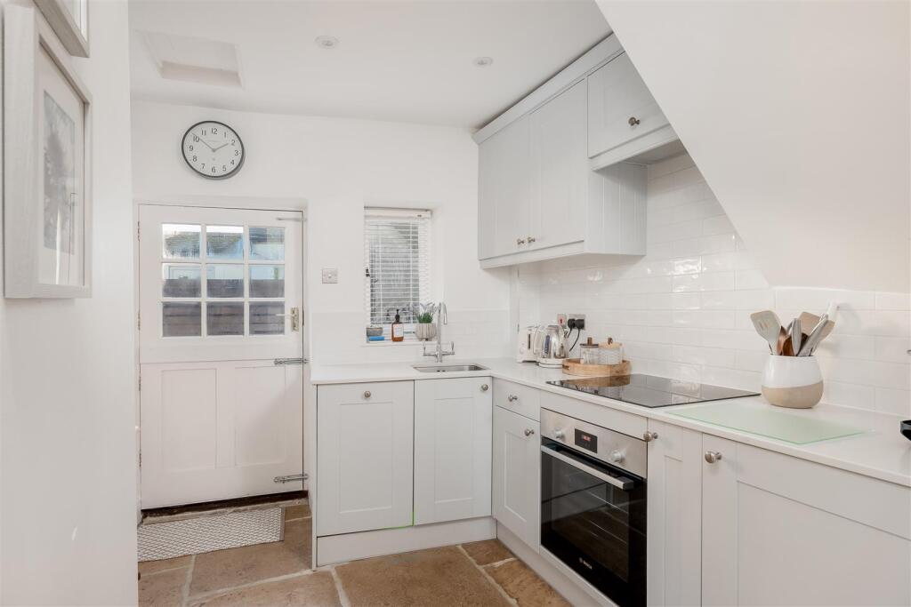 Windsor Cottage 2004-7.jpg