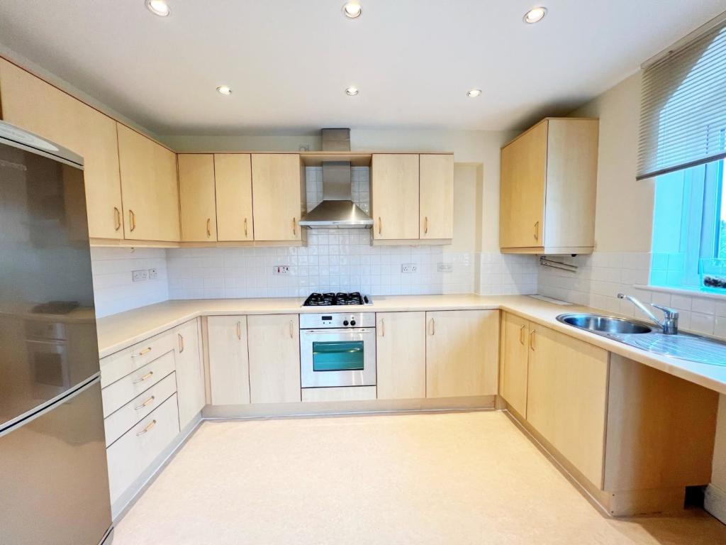 Kitchen 1.jpg