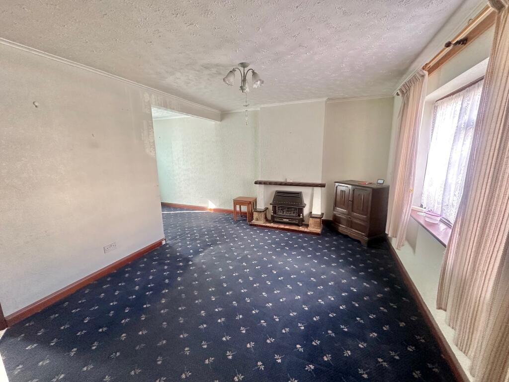 2. Lounge/Dining Room