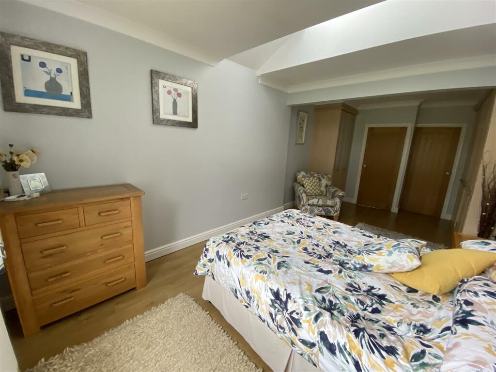 Master bedroom rear:
