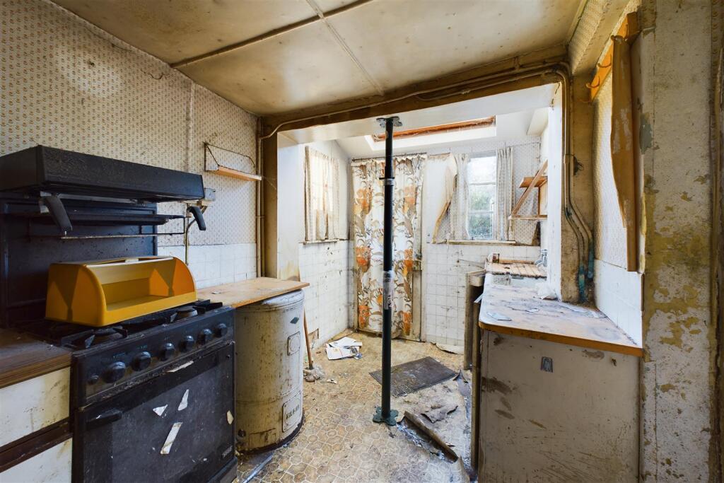 19 Moorend Road, Leckhampton, Cheltenham, Gloucest