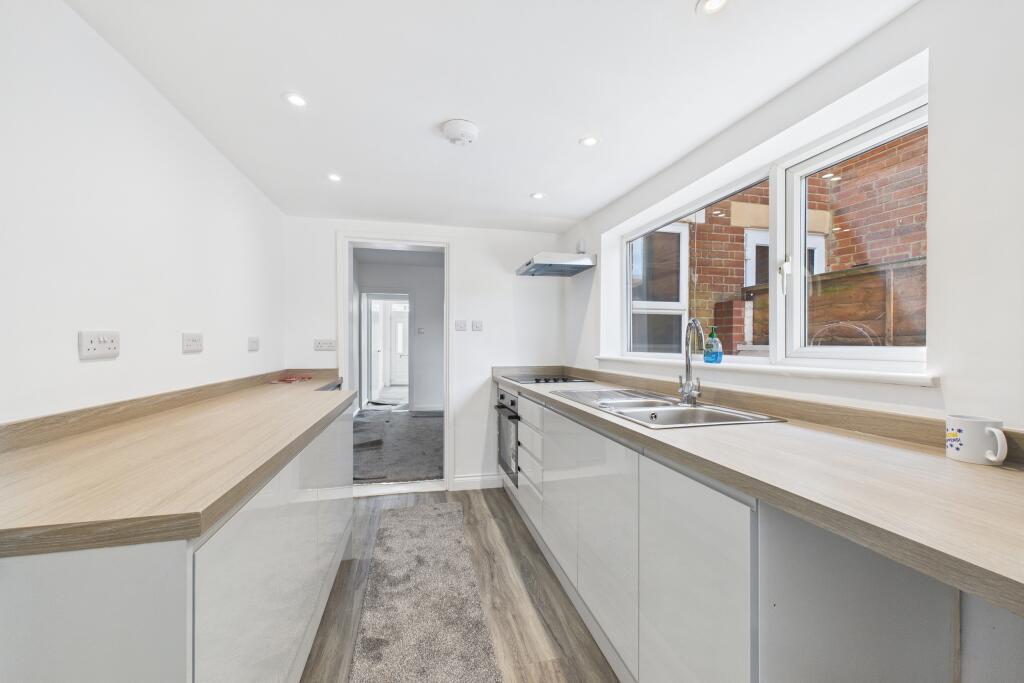 CAM05454G0-PR0036-STILL002