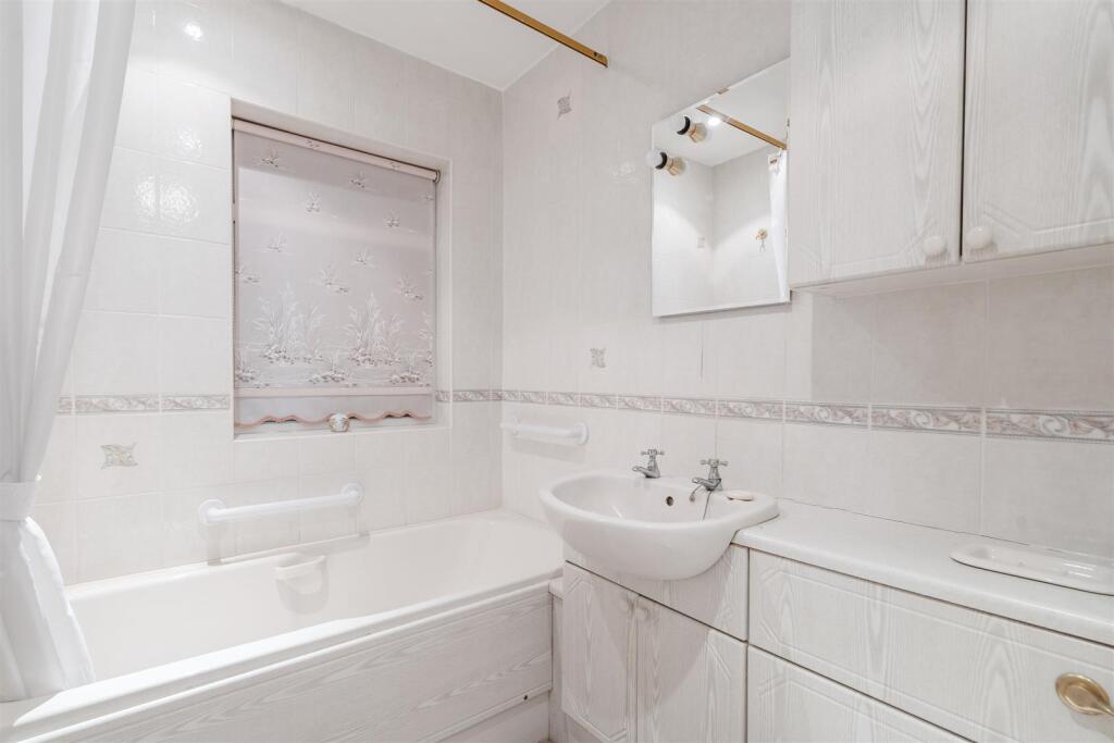 17 Austrey Close_4.jpg