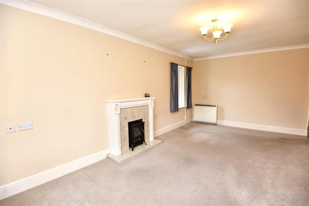 Sitting/Dining Room