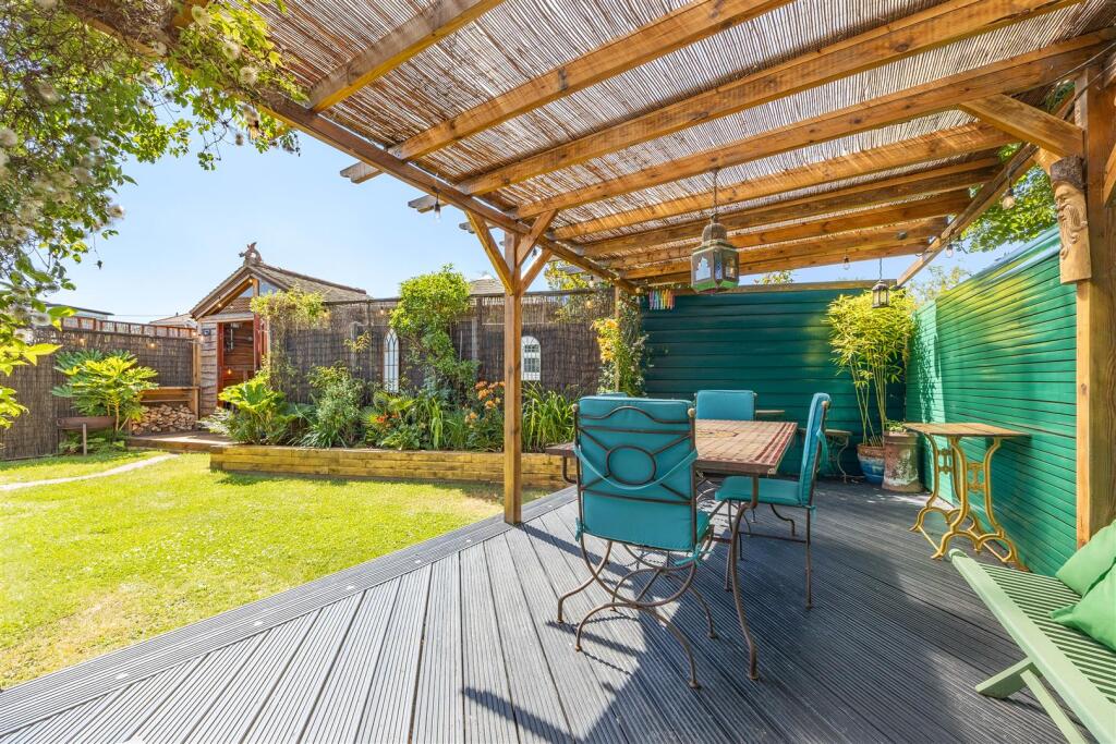 Outdoor Decking/Garden