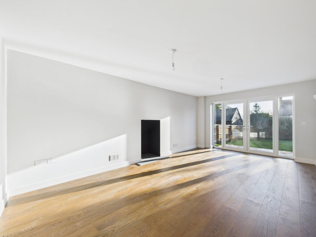 CAM01354G0-PR0625-STILL006