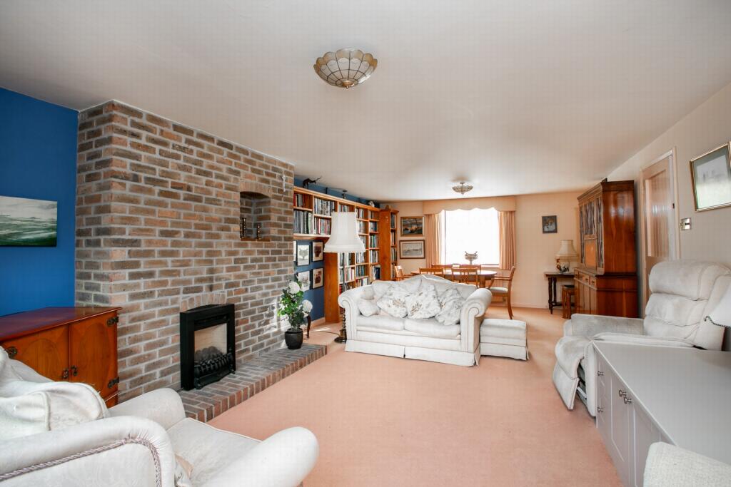 Sitting/dining room