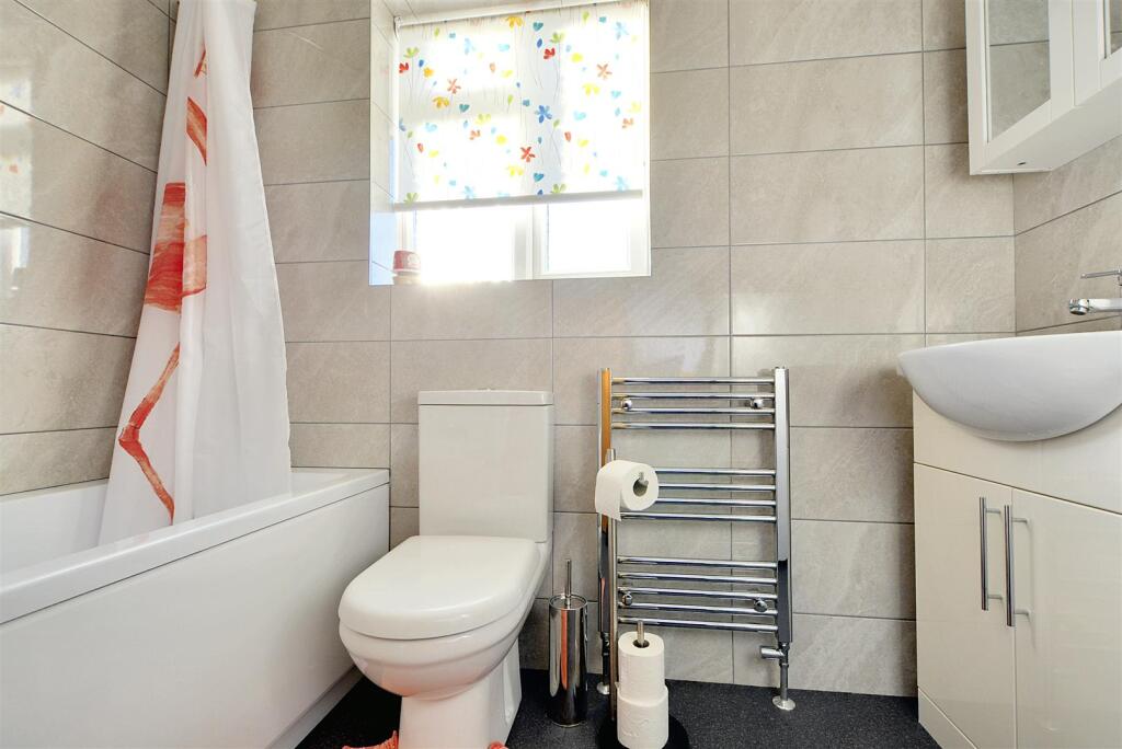 Bathroom_2.jpeg