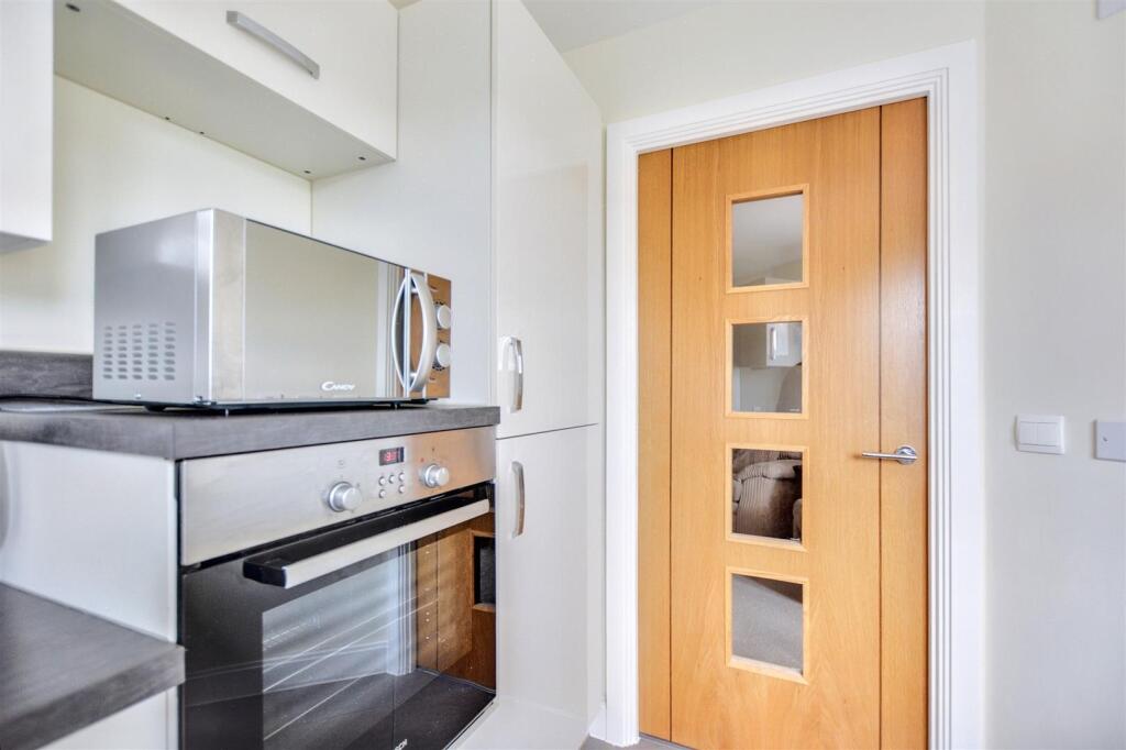Kitchen_2.jpeg