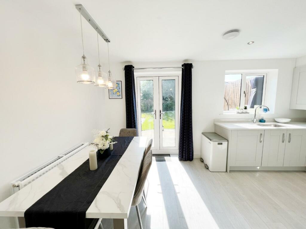 Kitchen Diner pic 1.jpg