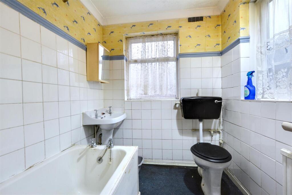 Bathroom_1.jpeg