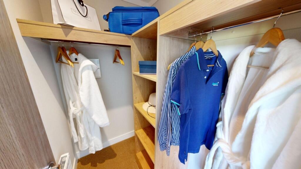 Primary Bedroom &amp; Walk In Wardrobe