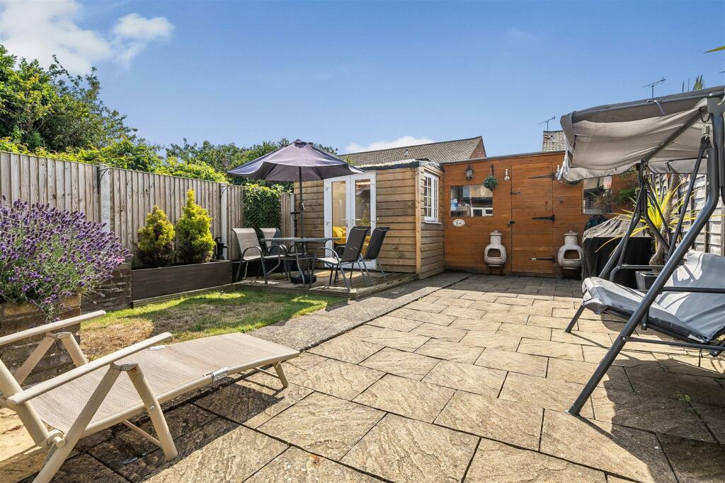 Gordon Road for Sale by Guildcrest Estates - garde