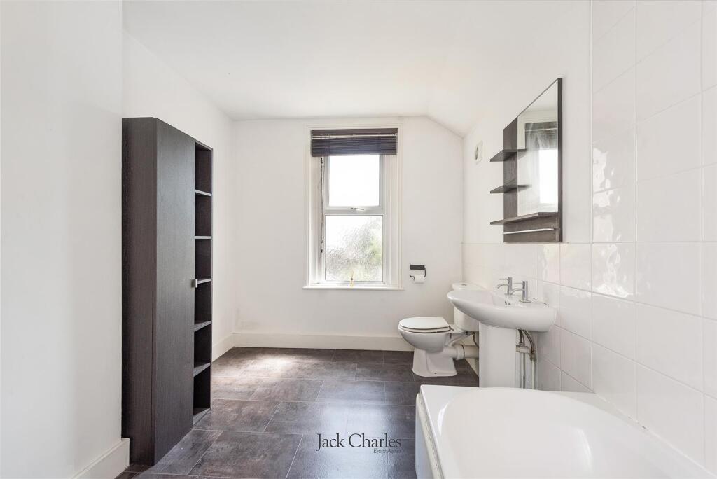 30 Woodlands, TN4 9HW 009.jpg