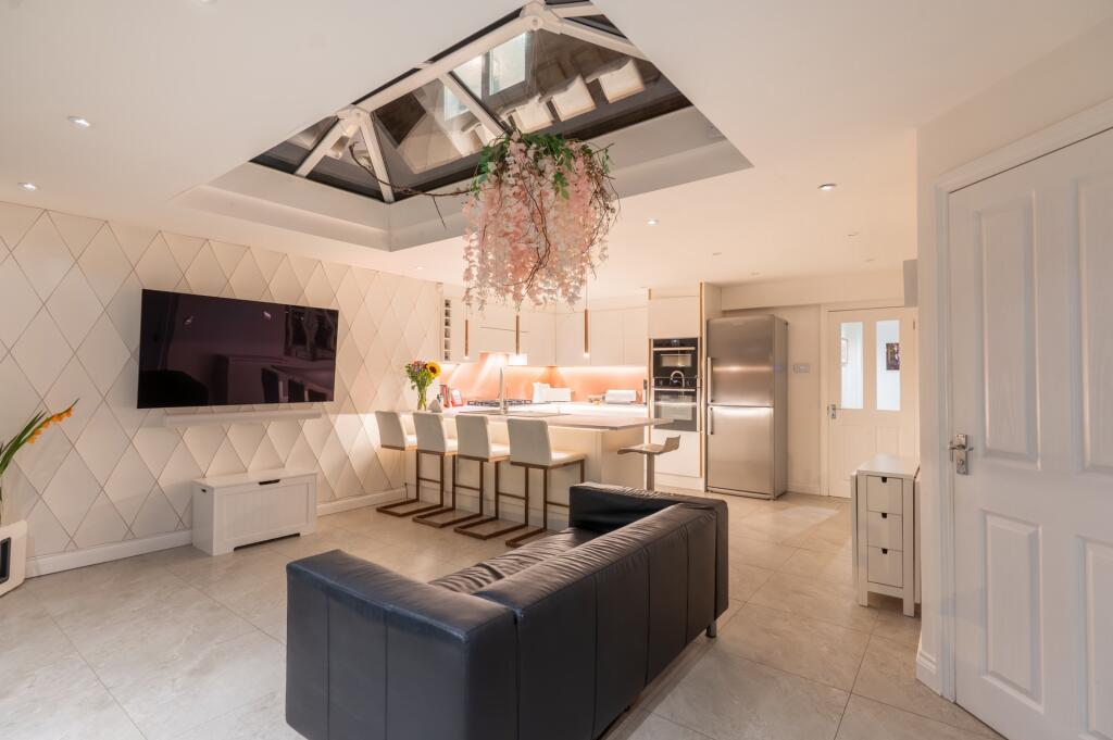 Kitchen/Entertainment