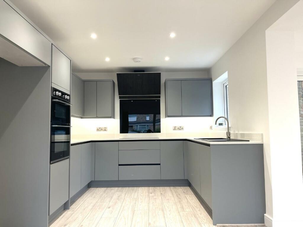 Kitchen 2.JPG