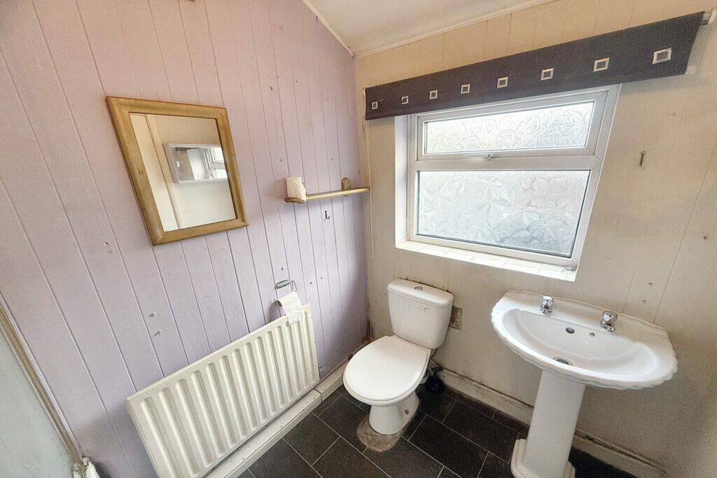Codnor Gate-Bathroom