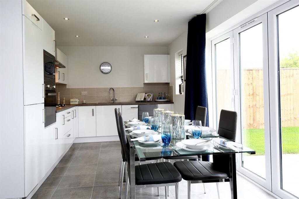 Kitchen/dining/family area