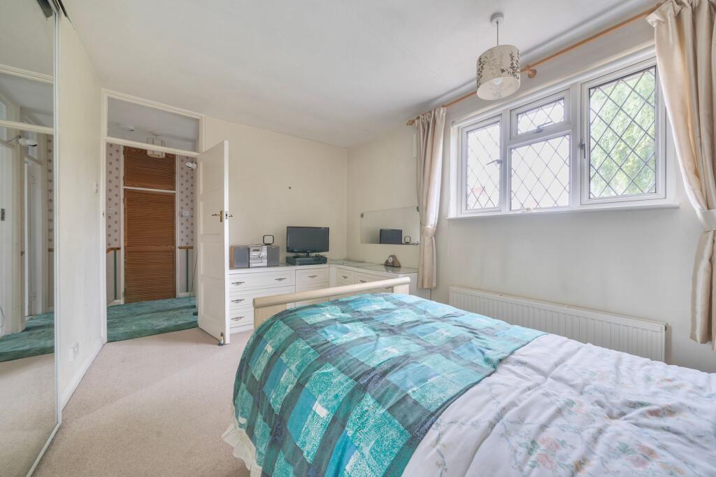 Bedroom 2 ( rear)