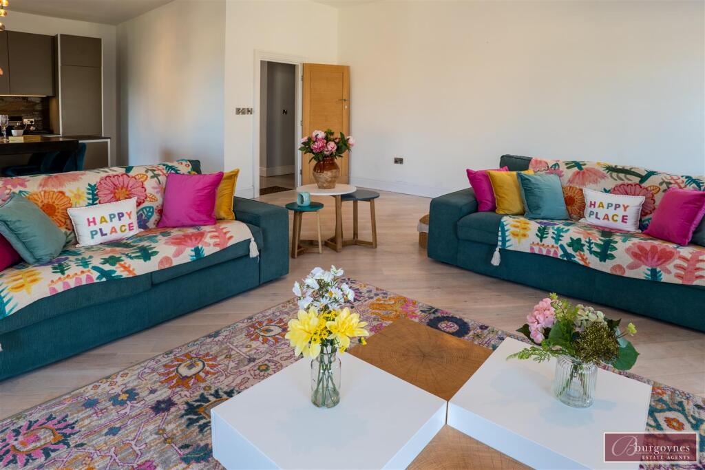 Open Plan Living Room/Kitchen