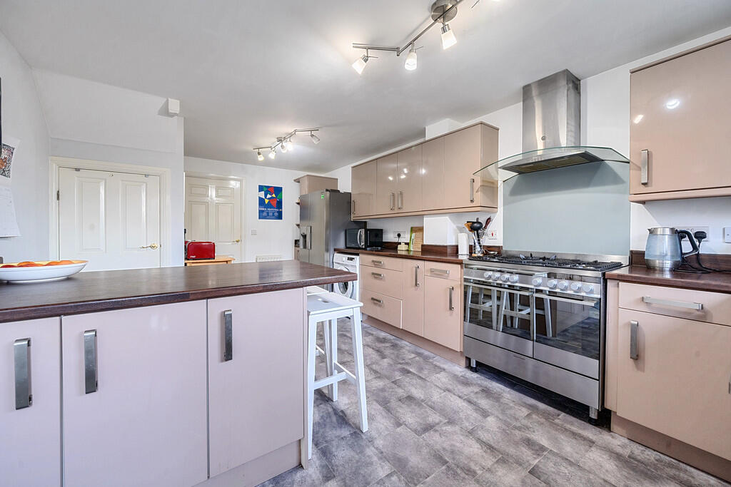 Kitchen/Breakfast...