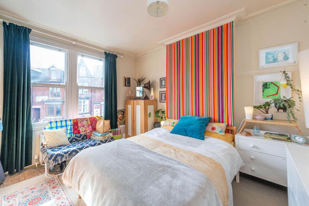 BEDROOMS AND BATHROOMS/UTILITY ROOM