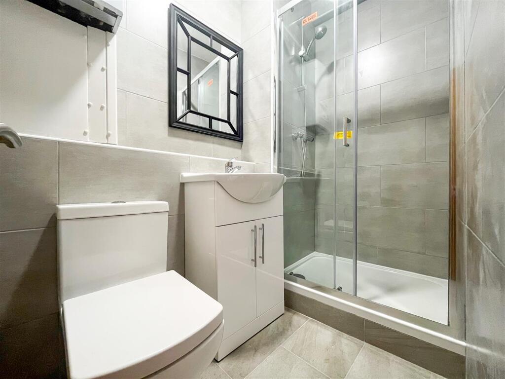 bathroom (1 of 1).jpg