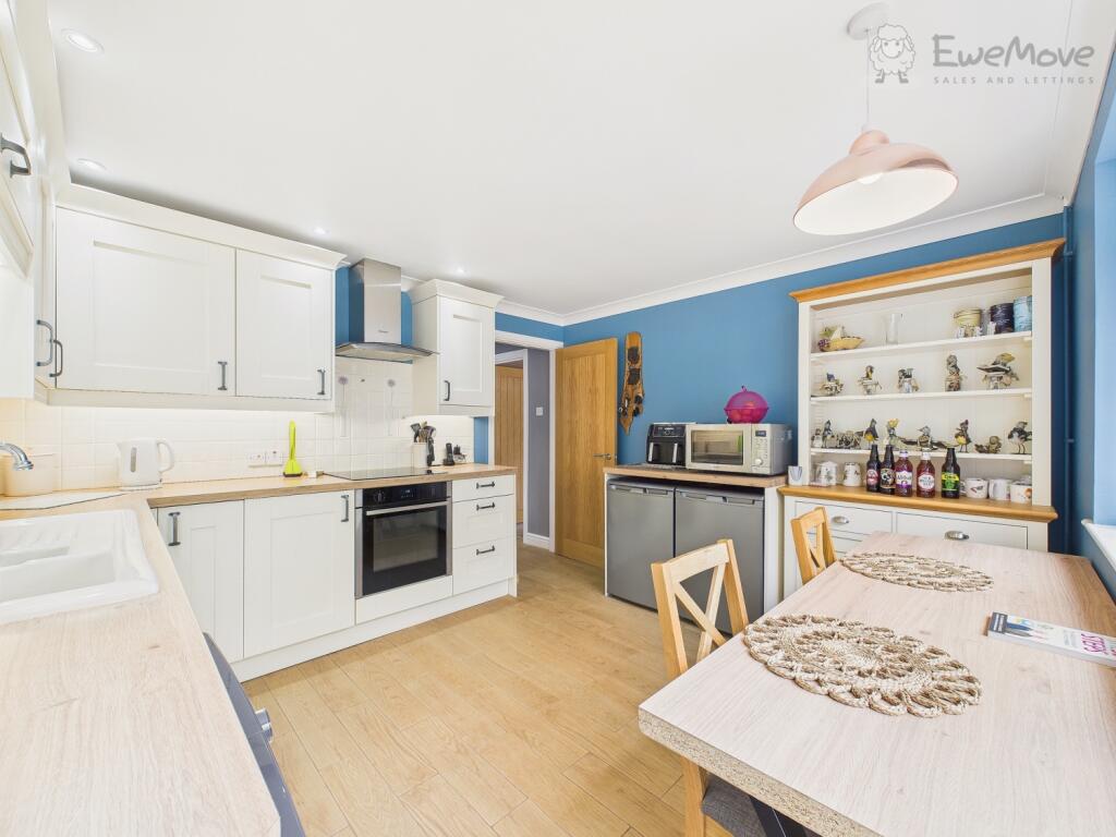 CAM03640G0-PR0048-STILL019