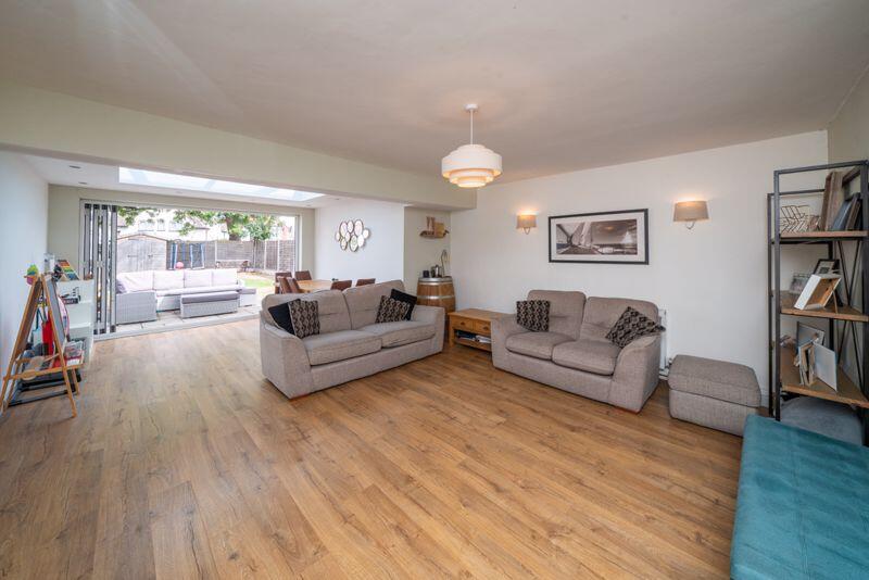 OPEN PLAN LIVING/DINING