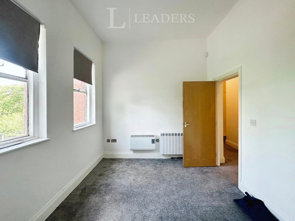 Master Bedroom (3)