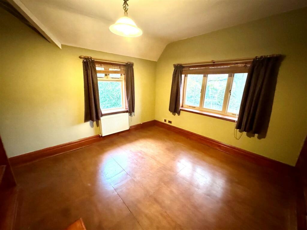 Bedroom A.jpg