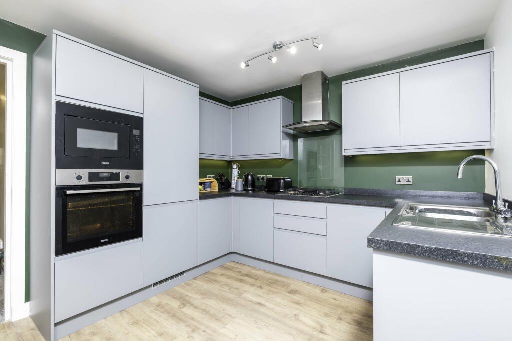 31 Woodlands Gardens
