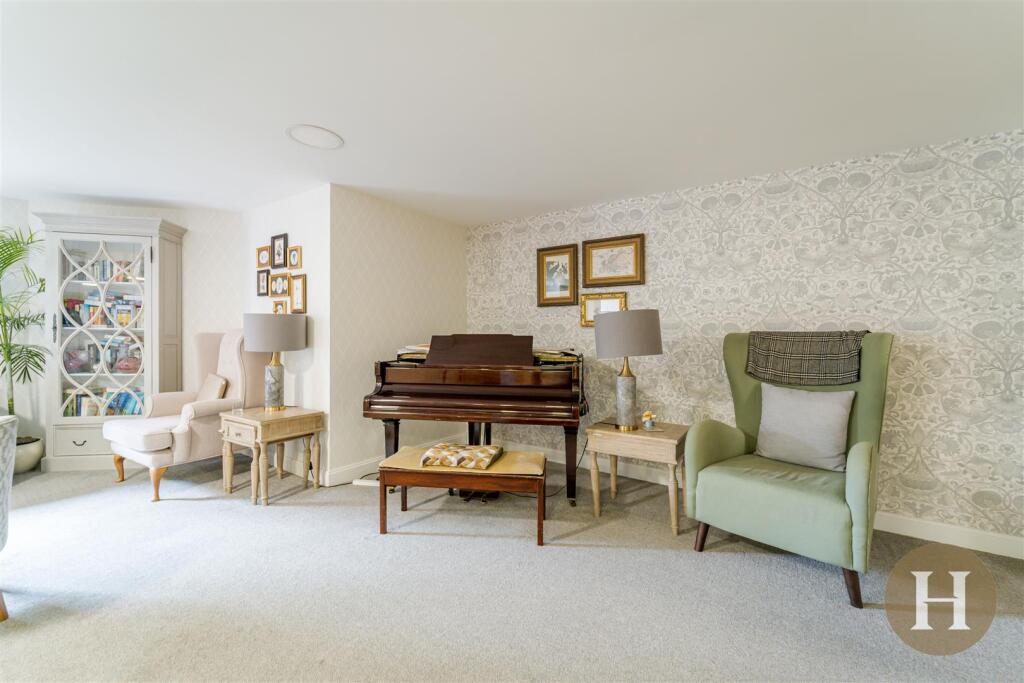 Hadleigh Estate Agents-26.jpg