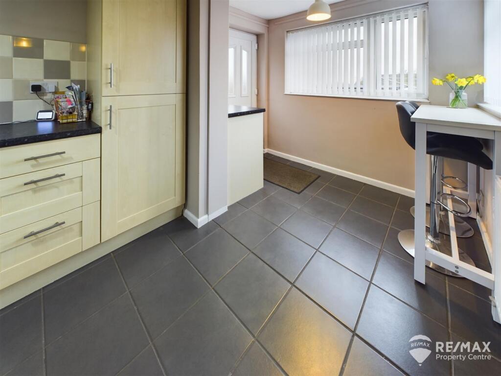 Kitchen Diner (2).jpg