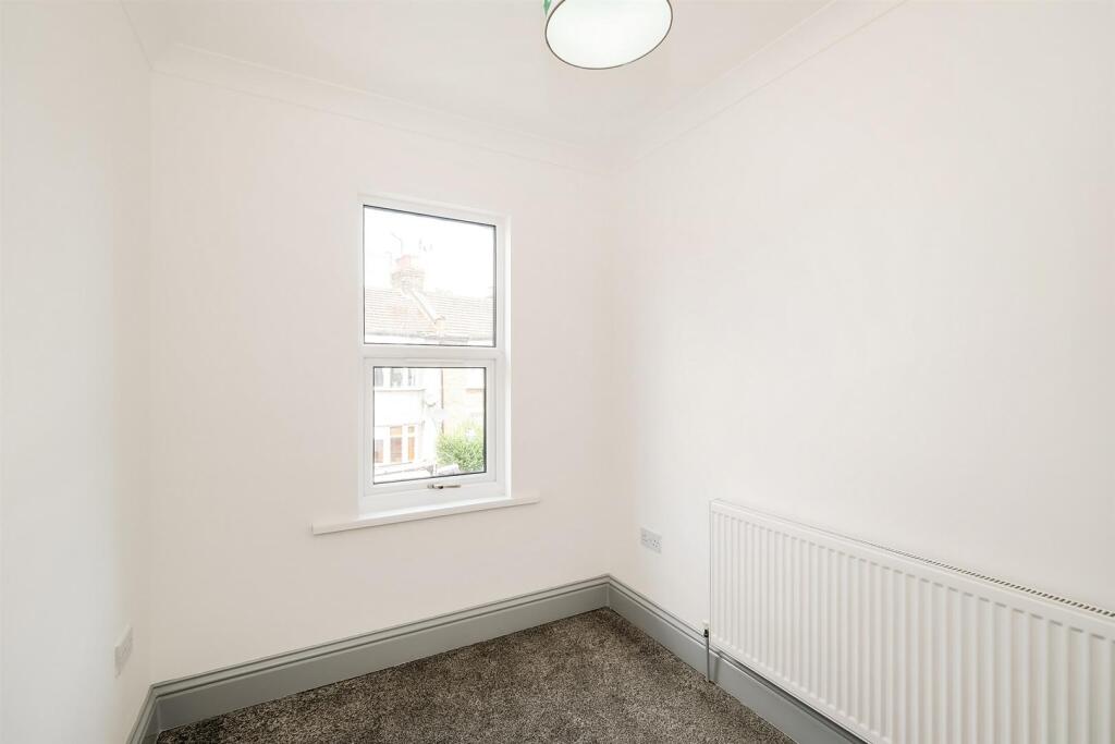 78-80 Spruce Hills Flat 4-8_web.jpg