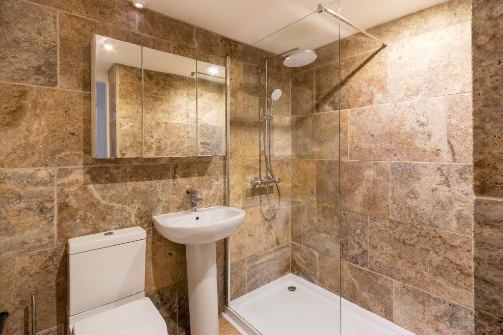 1C0ATHS - Bathroom A.jpg