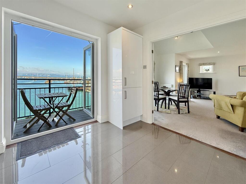 Kitchen Towards Dining Area.JPG