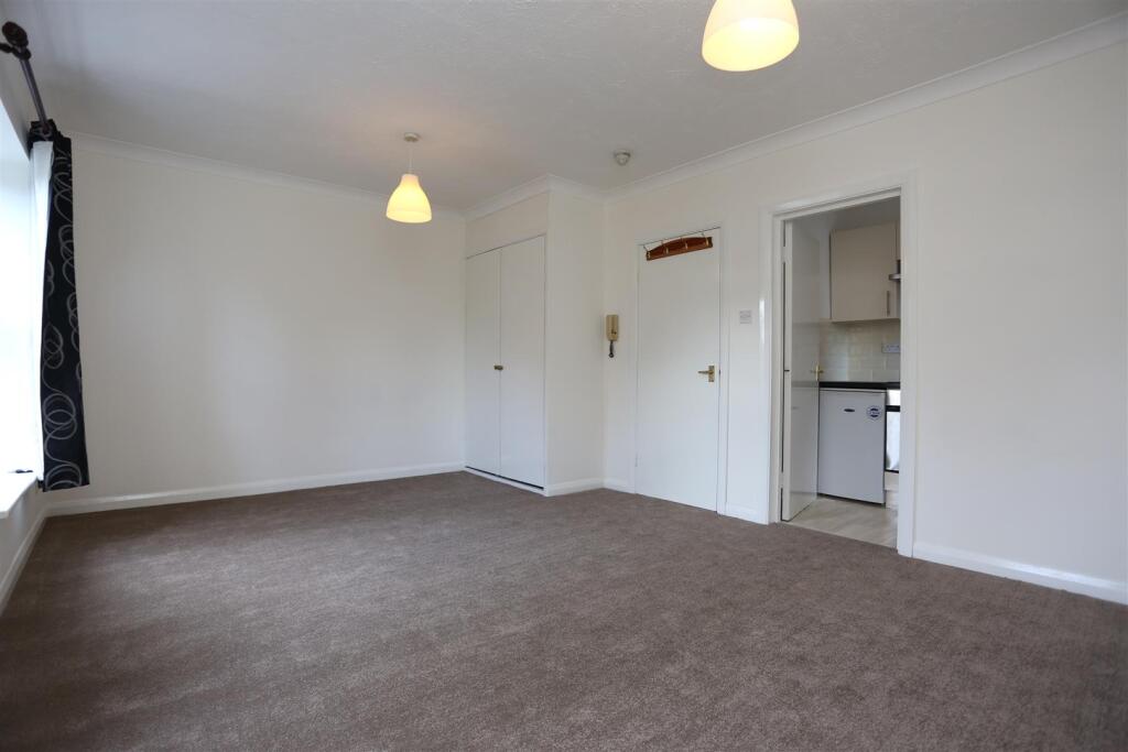 12, 4 Stanford Avenue Unfurnished Kitchen Room (2)