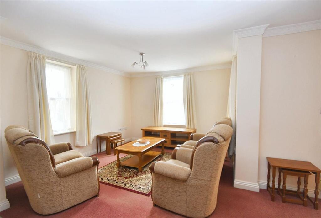 LOUNGE AREA