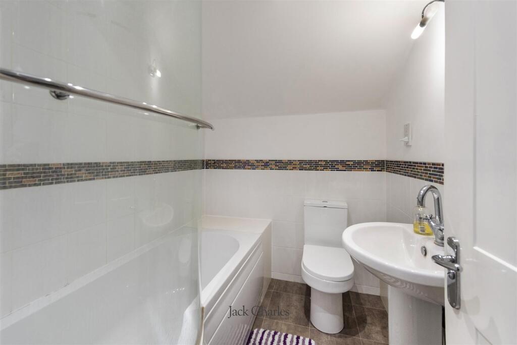 Flat 3, 3 Park Rd, Tn4 9JN 003.jpg