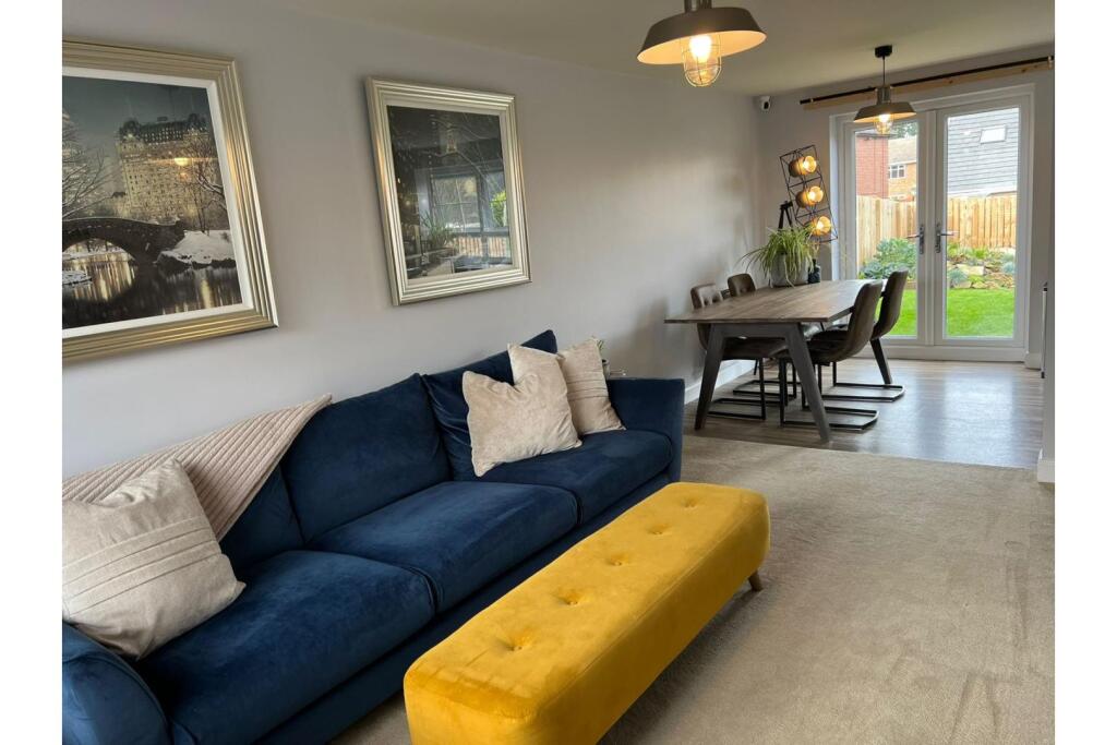 Lounge/Dining Room