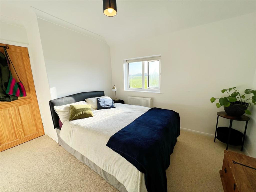 Bedroom 2 pic 2.jpg