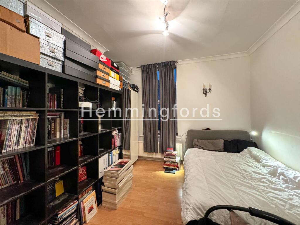 Bedroom 1.jpg