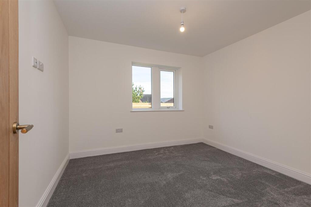 28 - 99B Knowl Road WF14 9RQ.jpg