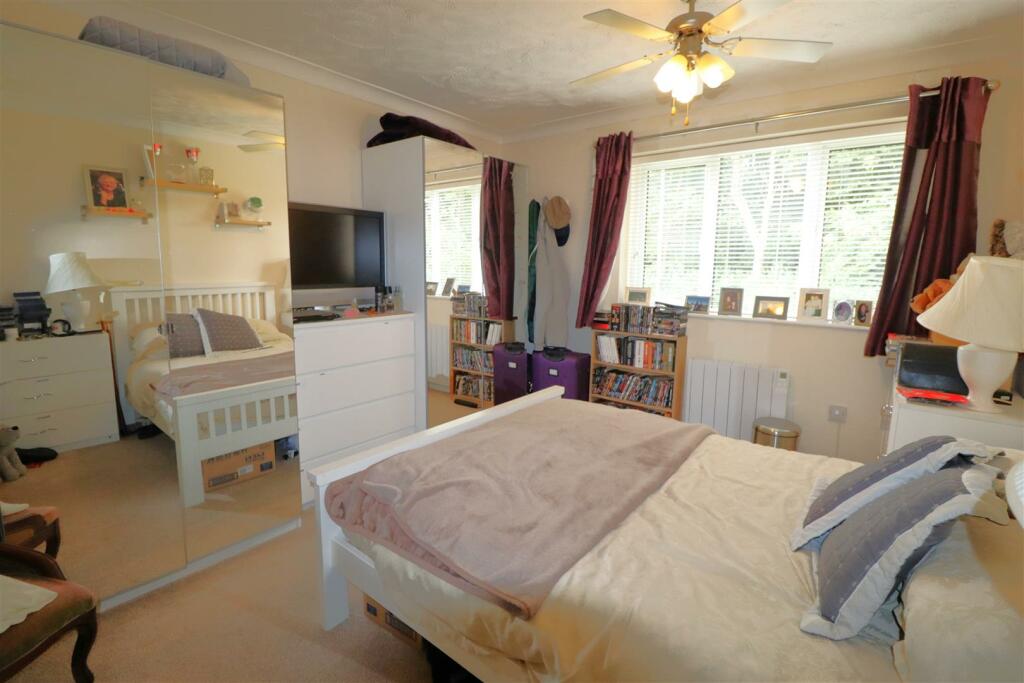 Bed1 (1).JPG