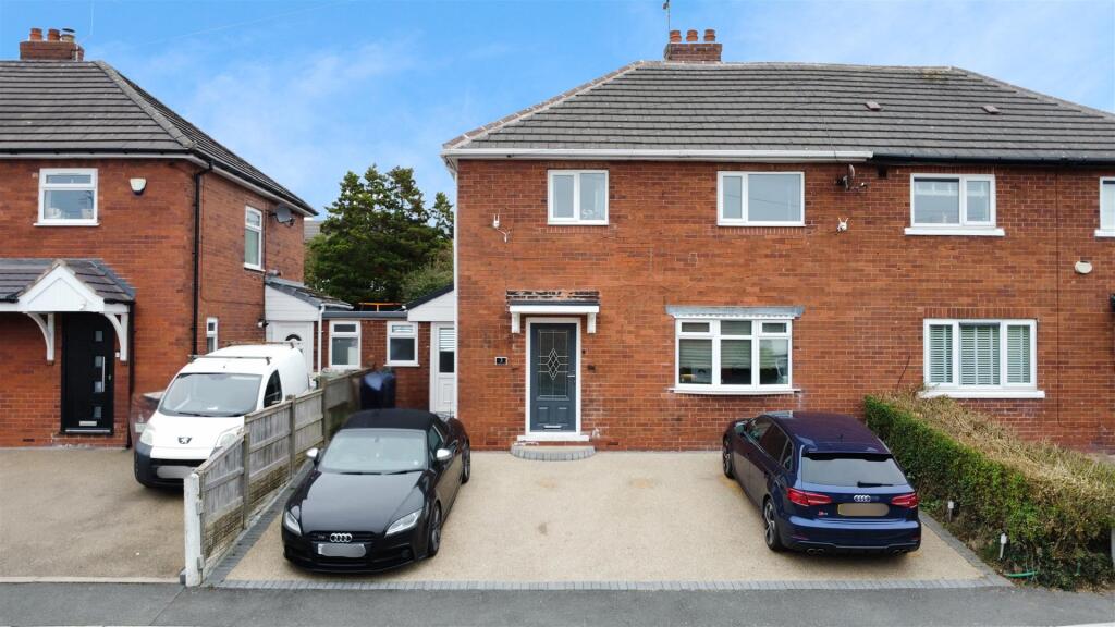 Holt Crescent - For Sale