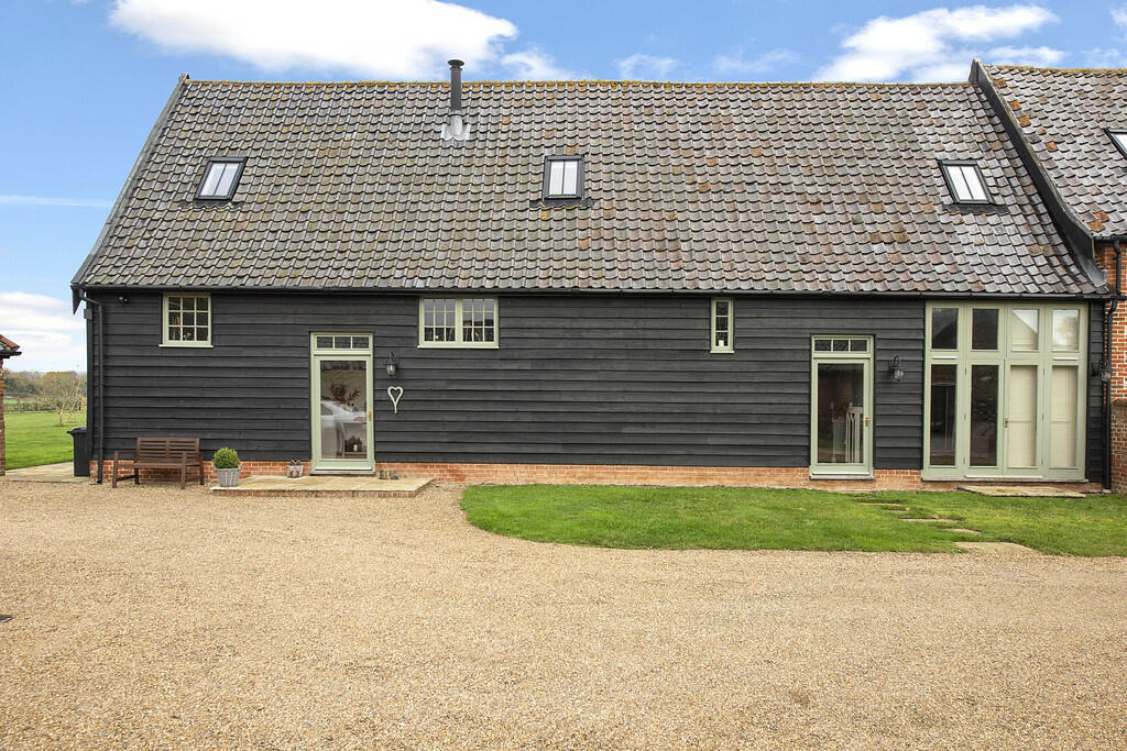 Manor Barn ph02