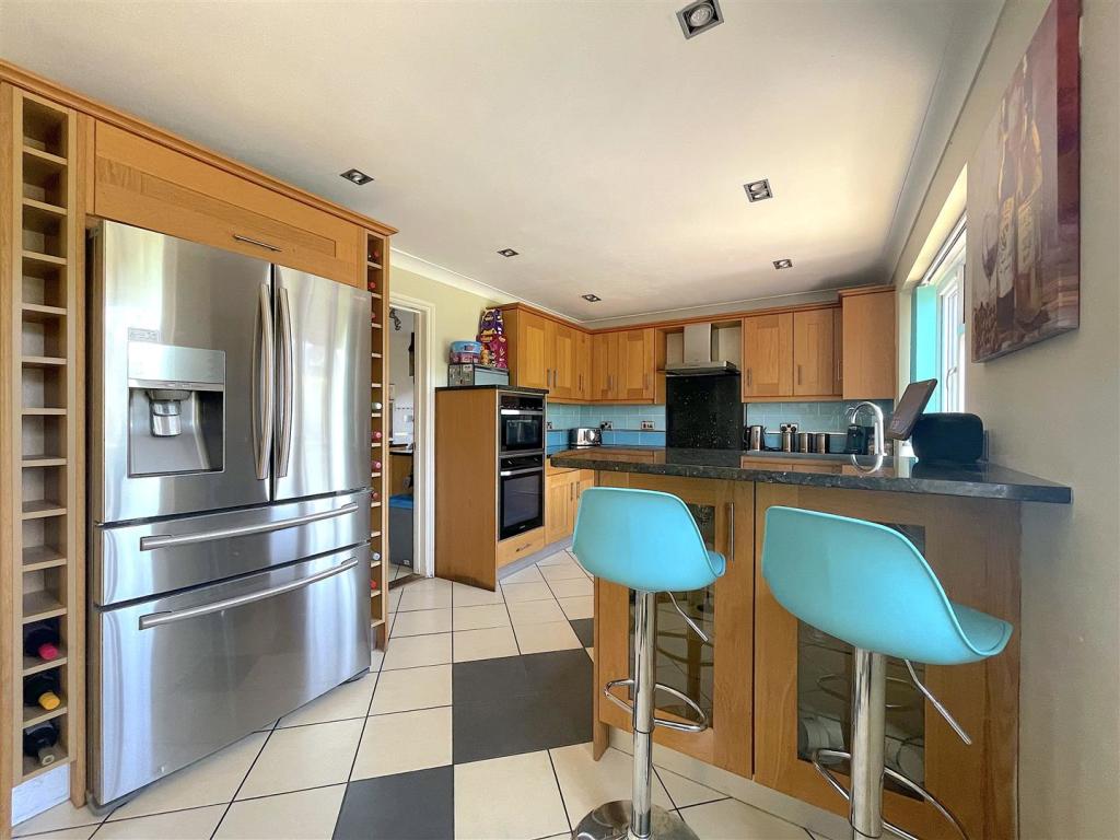 Kitchen (2).jpeg