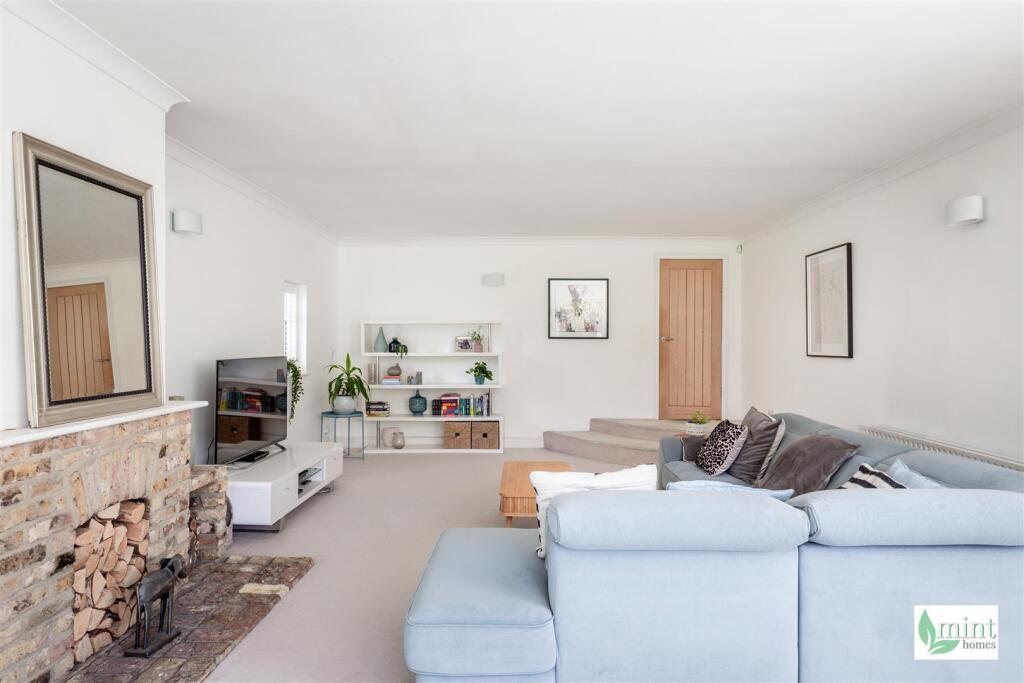 Watermark - 70 Bousley Rise-42.jpg