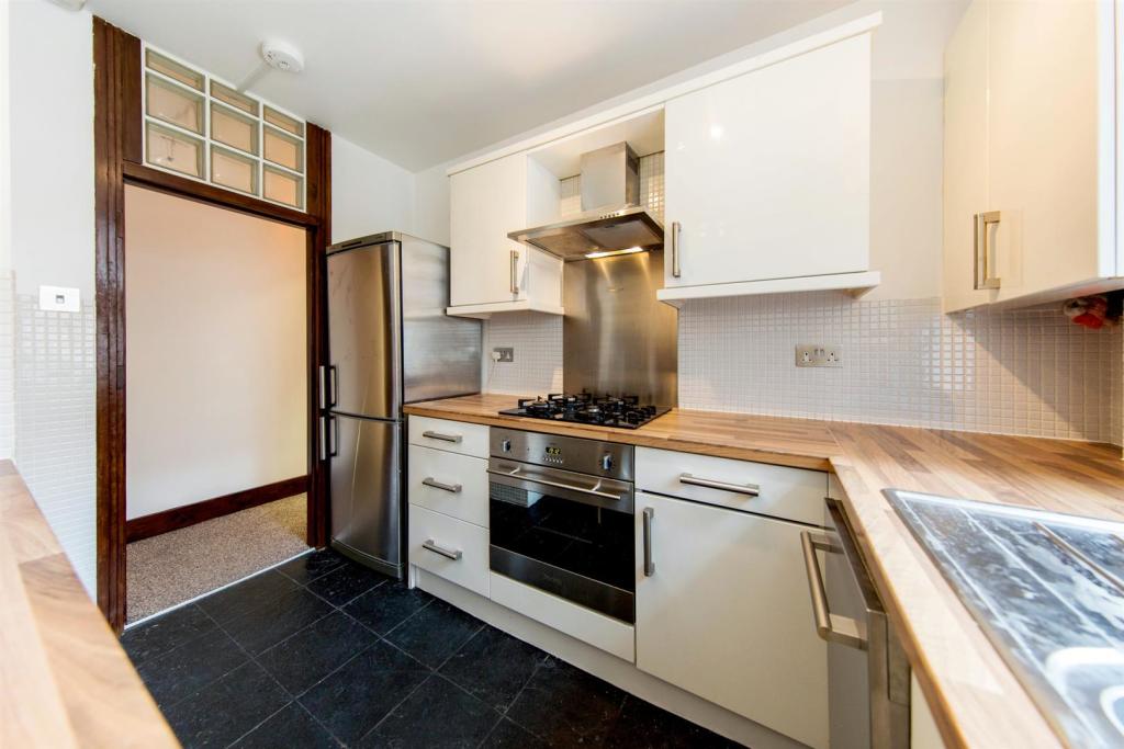 Kitchen (2).jpg